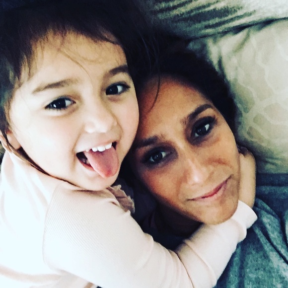 Meet your Posher, Jenn - Picture 3 of 6